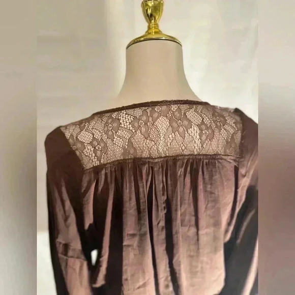 Mustard Seed Elegant Brown Dress with Lace Detail - Picture 4 of 7